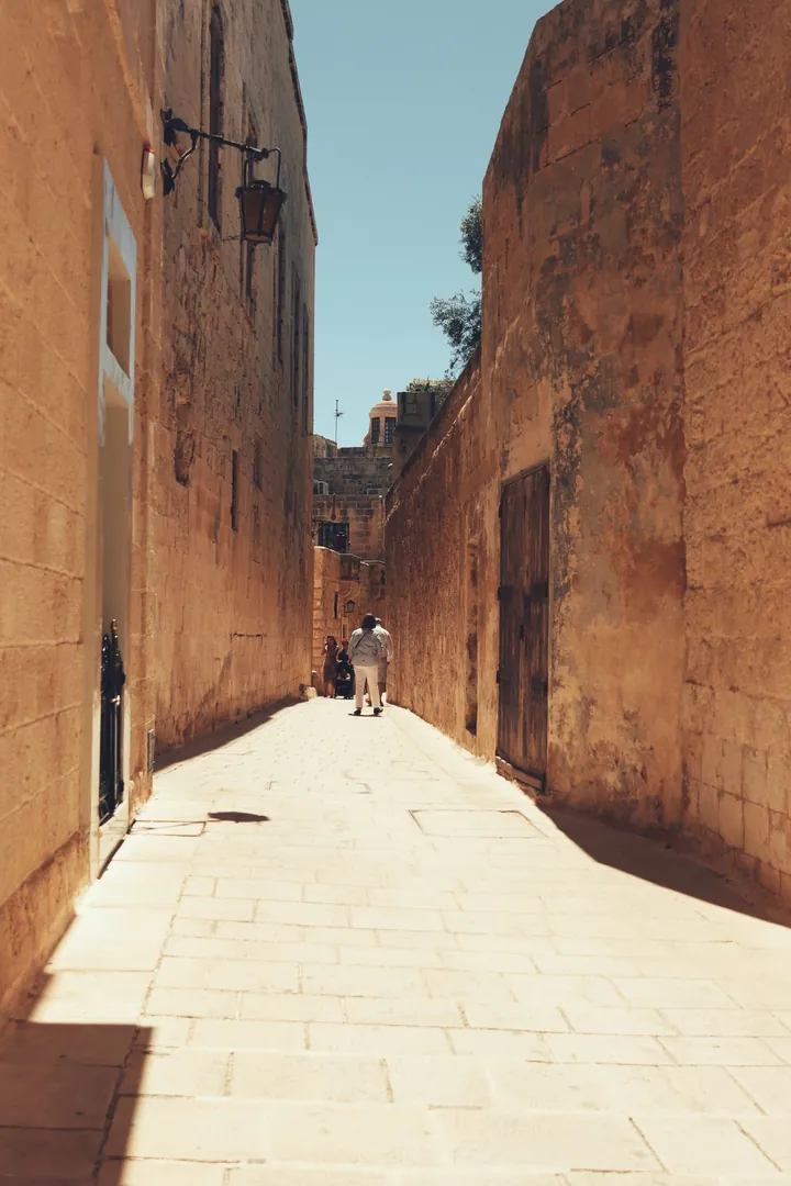 Malta’da kireç taşı sokak dokusu