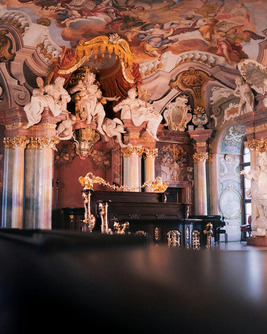 Wrocław Üniversitesi'nin barok Aula Leopoldina salonu