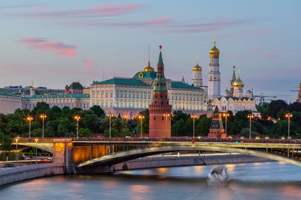 rusya dil okullari hero kremlin