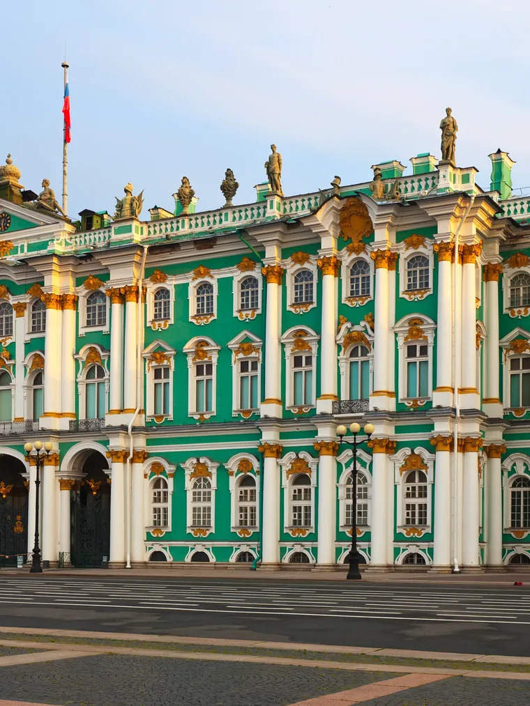 St. Petersburg’da Kışlık Saray’ın cephesi